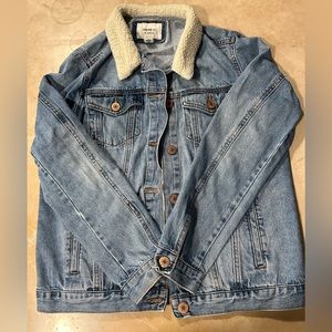 Forever21 Jean jacket w/ fleece-lined collar